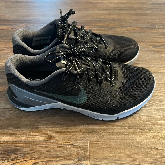 Women’s Nike Metcon 3 Training Shoes - Picture 3 of 10